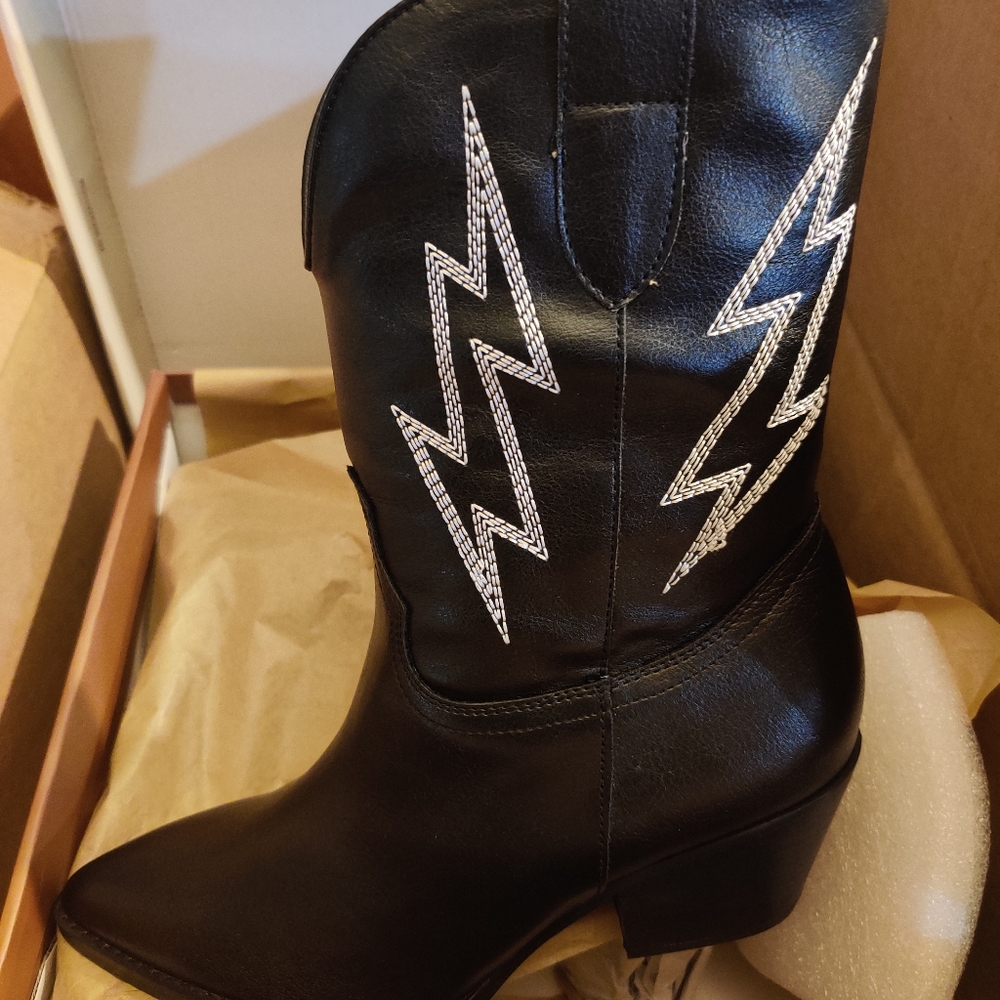 Lightning cowboy boots
